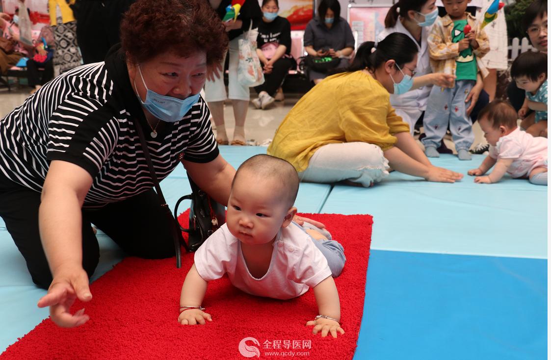 十个月宝宝不会爬，探索成长的新路径